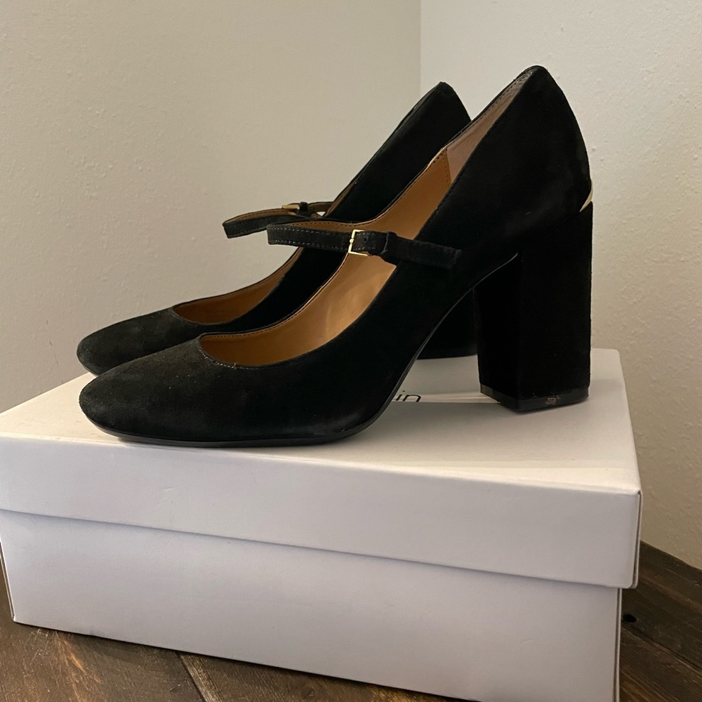 Calvin Klein Women's Cassian Black Suede Pump Closed Toe Shoes